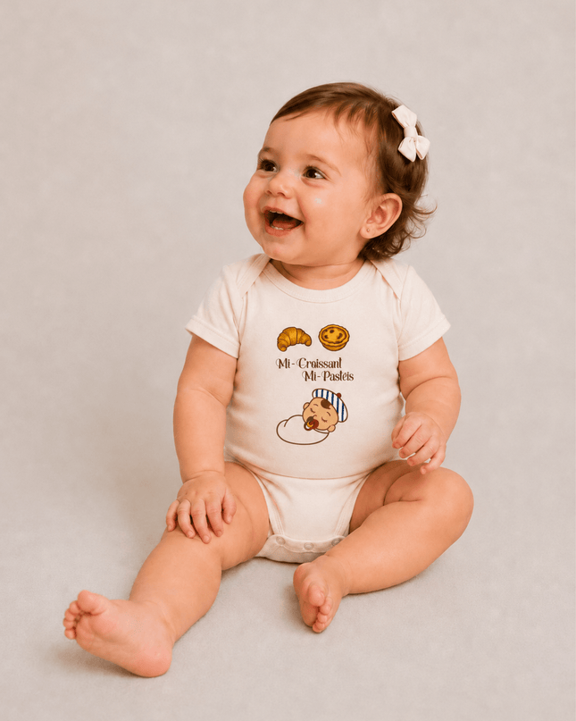 Body bébé fille « Mi-Croissant, Mi-Pastéis », vue de face – cadeau naissance franco-portugais – Casa Ramani